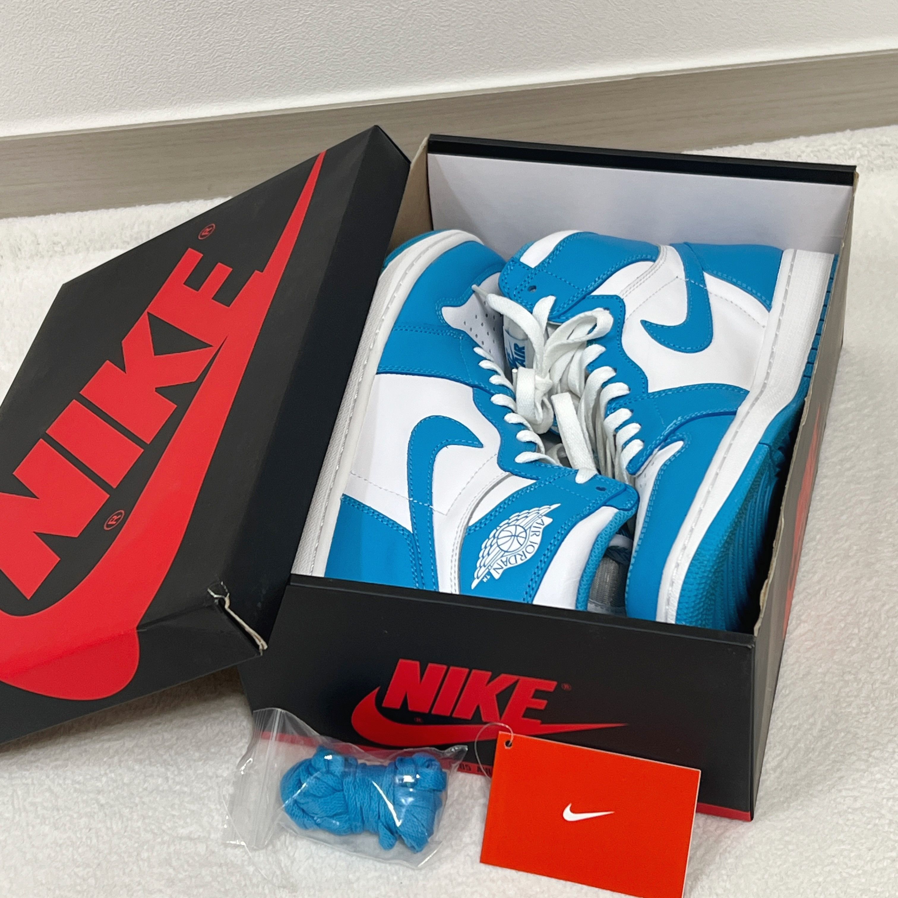 Nike Nike Air Jordan1 Retro High OG UNC (555088-117) Size US 9.5 / EU 42-43 - 5 Thumbnail