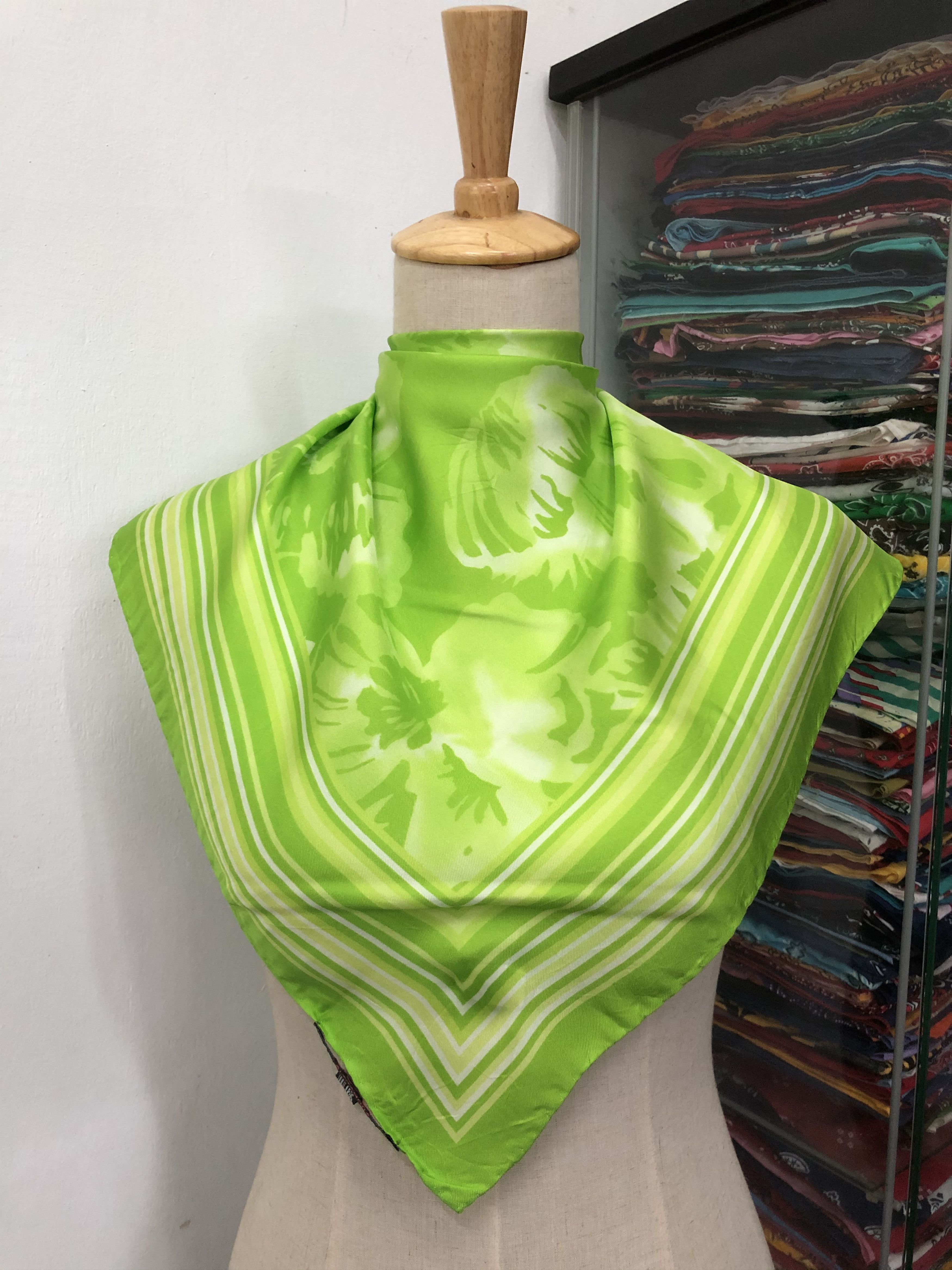 Vintage Vintage Laltramoda Silk Scarf Size ONE SIZE - 1 Thumbnail