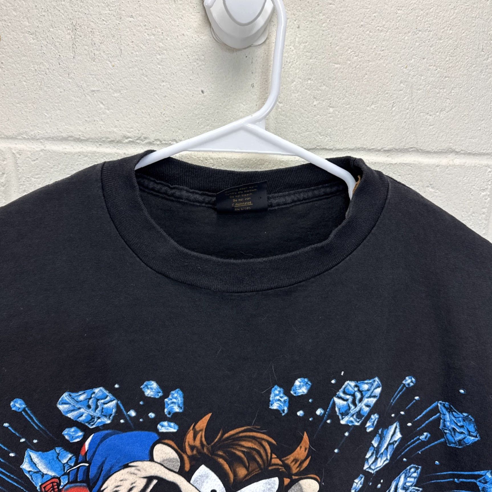 Changes VINTAGE Changes 1993 Looney Tunes Taz NHL New York Islanders Hockey Black T Shirt XL Size US XL / EU 56 / 4 - 3 Thumbnail