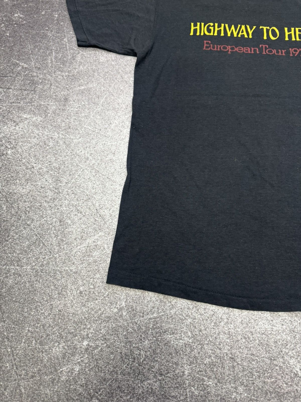 Band Tees Vintage 1979 T Shirt Highway To Hell European Tour T Shirt Size US M / EU 48-50 / 2 - 17 Thumbnail