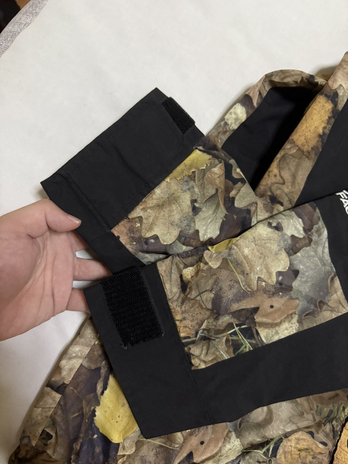 Supreme × The North Face Supreme tnf the north face leaves mountain light Jacket Size US M / EU 48-50 / 2 - 4 Thumbnail