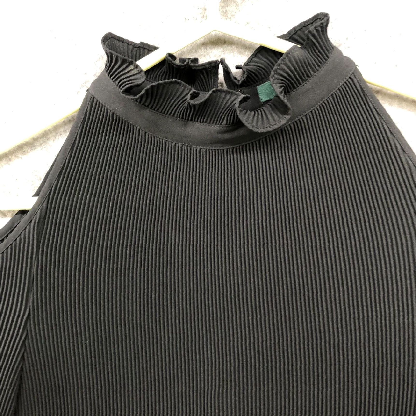 Ralph Lauren Lauren Ralph Lauren Blouse Cold Shoulder Womens M Black Chiffon Accordion Pleat Size M / US 6-8 / IT 42-44 - 3 Thumbnail