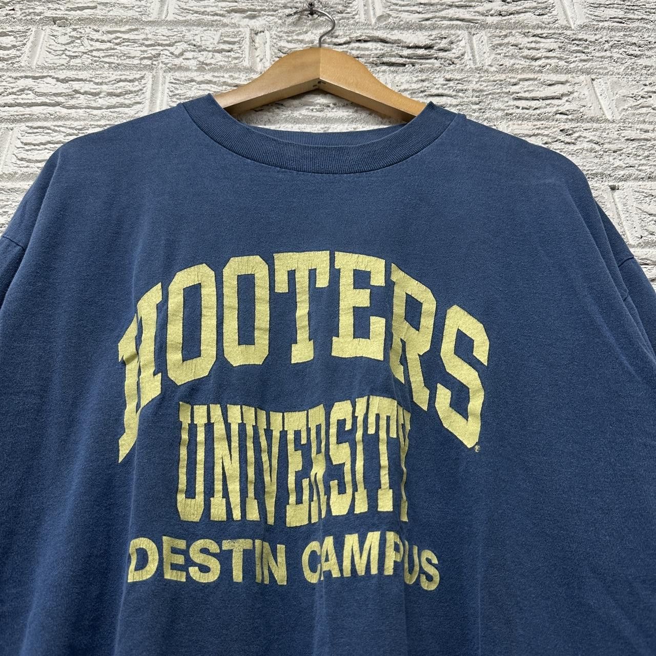 Vintage Vintage Hooters University 90s Blue Shirt Large Size US L / EU 52-54 / 3 - 2 Thumbnail