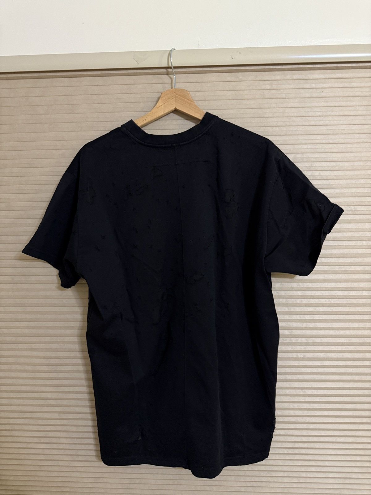 Givenchy Givenchy distressed Short Sleeve Size US S / EU 44-46 / 1 - 6 Thumbnail