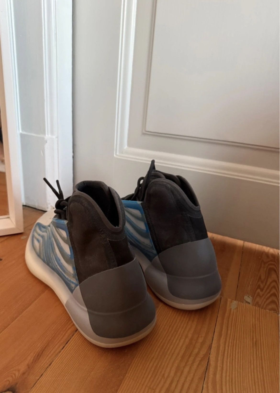 Adidas × Kanye West adidas yeezy qntm Size US 10.5 / EU 43-44 - 2 Thumbnail