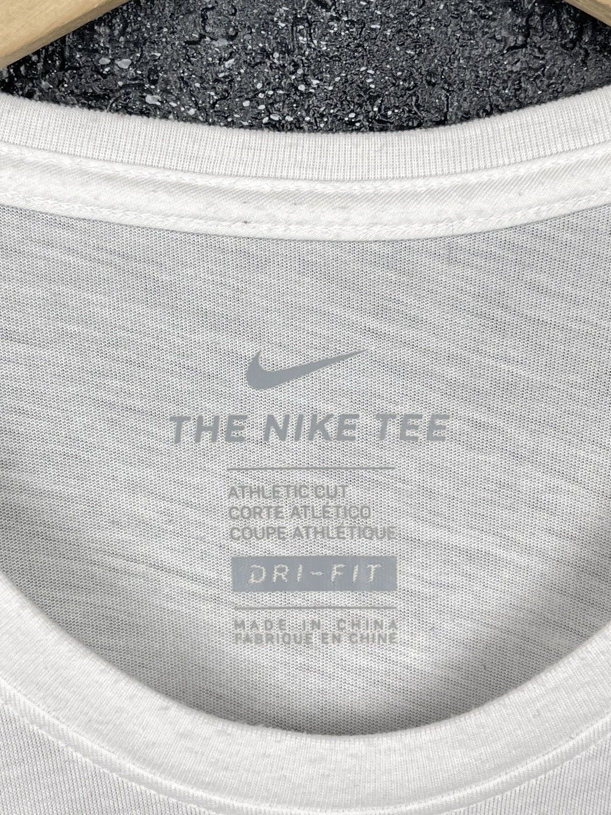 Nike Nike Dri-Fit Tee Out Run The Dark Front Logo White T-Shirt Men’s Size Medium Size US M / EU 48-50 / 2 - 5 Thumbnail