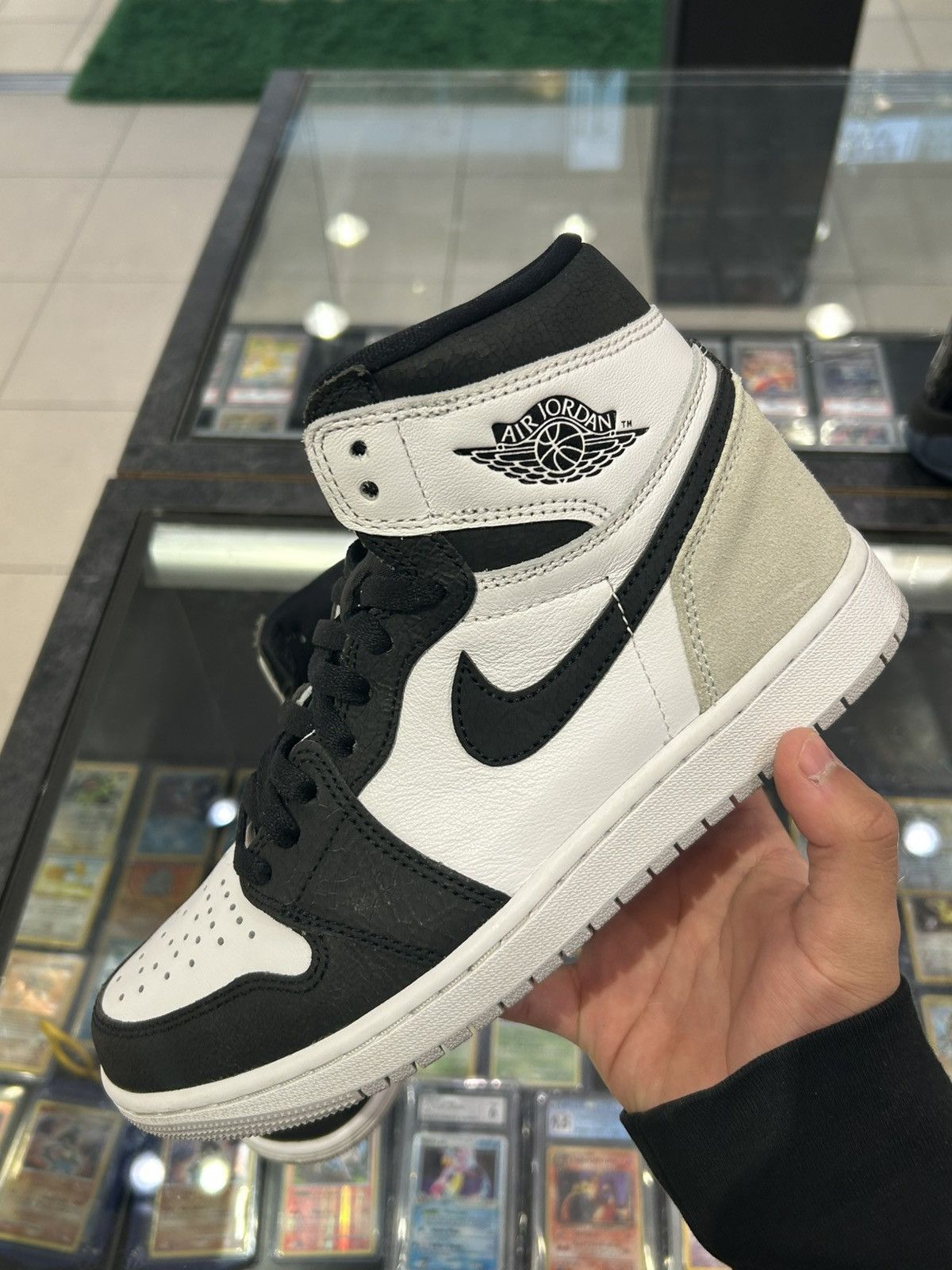 Jordan Brand Jordan 1 high bleached coral Size US 7.5 / EU 40-41 - 2 Thumbnail