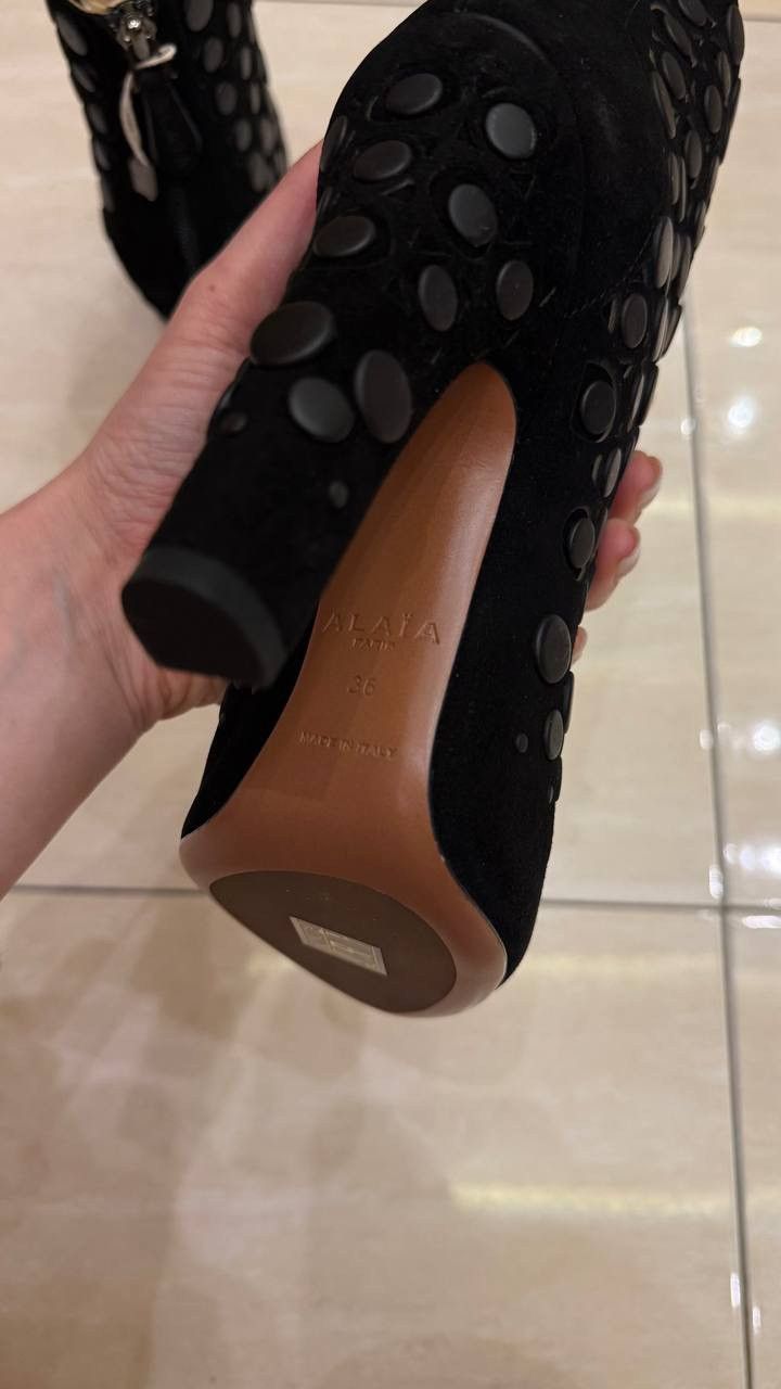 Alaia Alaïa Black Suede Studded Cutout Ankle Boots Size 36 Size US 6 / IT 36 - 8 Thumbnail