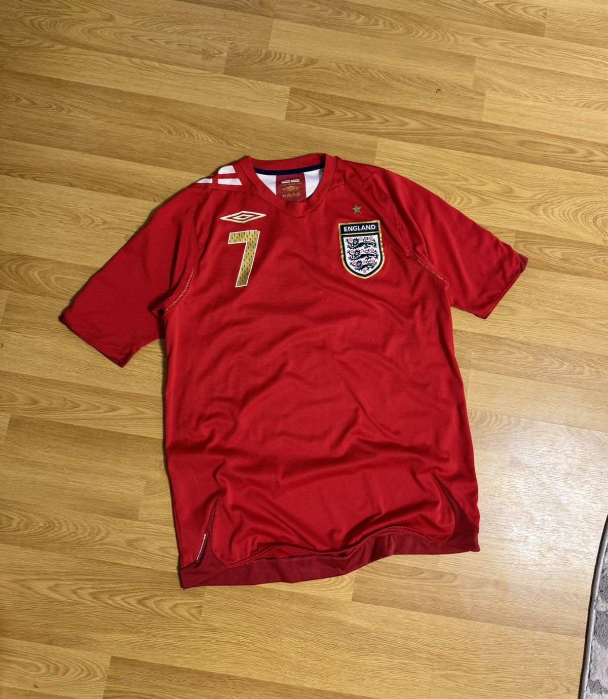 Umbro ENGLAND UMBRO 2006/2008 FOOTBALL AWAY JERSEY #7 BECKHAM Size US S / EU 44-46 / 1 - 2 Thumbnail