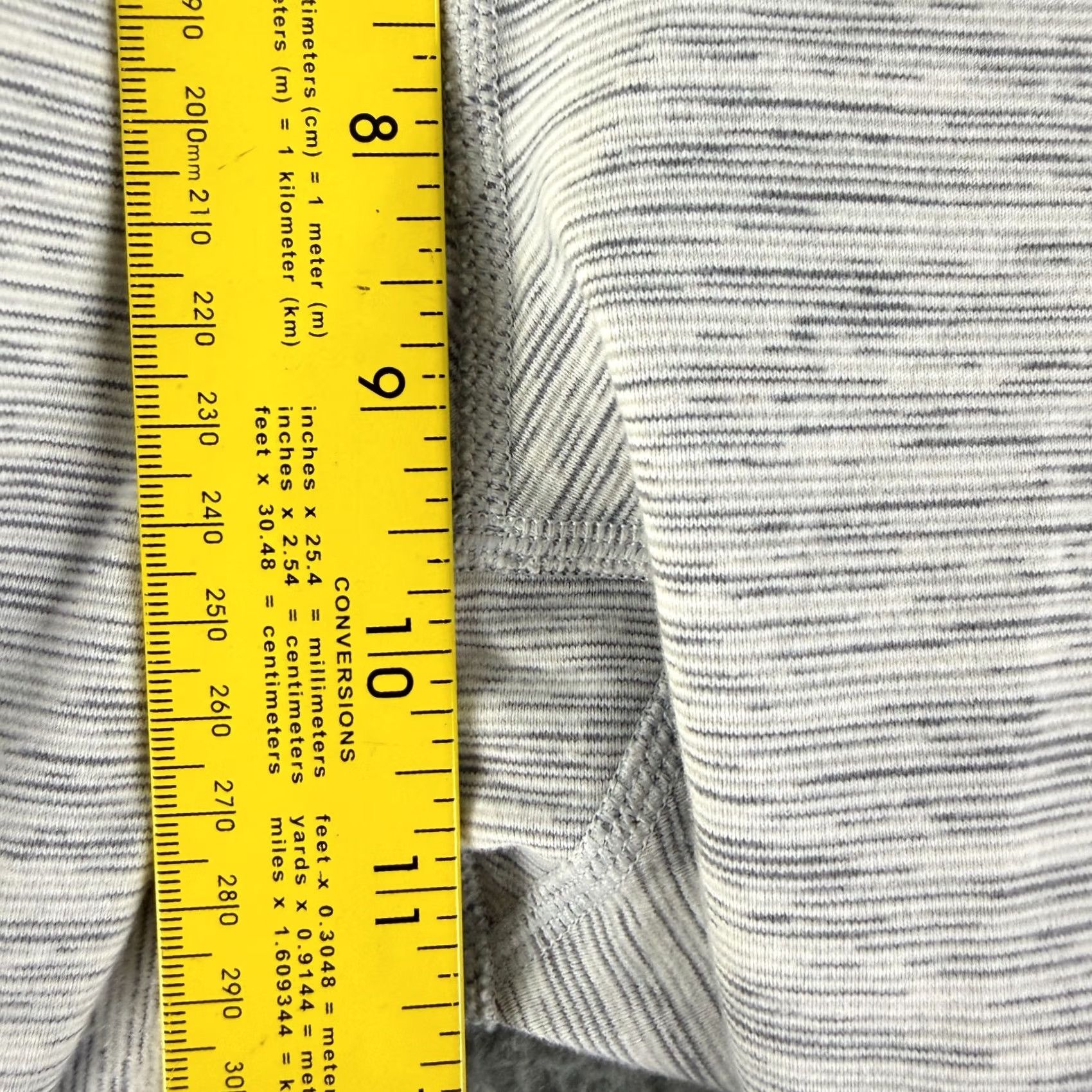 Lululemon Lululemon Wunder Under II Crop Legging Womens Size 10 Gray Scalloped Pull On Gym Size 32" / US 10 / IT 46 - 4 Thumbnail