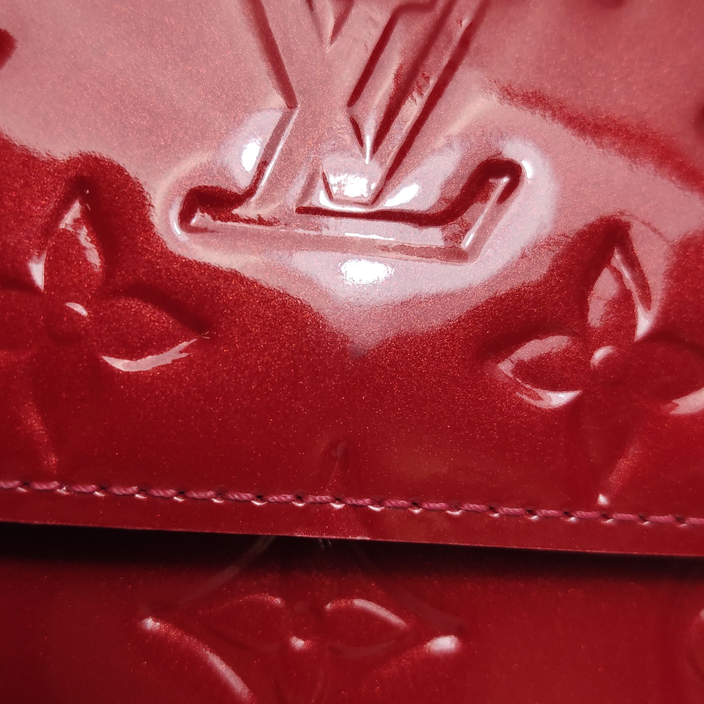 Louis Vuitton Louis Vuitton (LV) Patent leather solid color embossed mono Size ONE SIZE - 5 Thumbnail