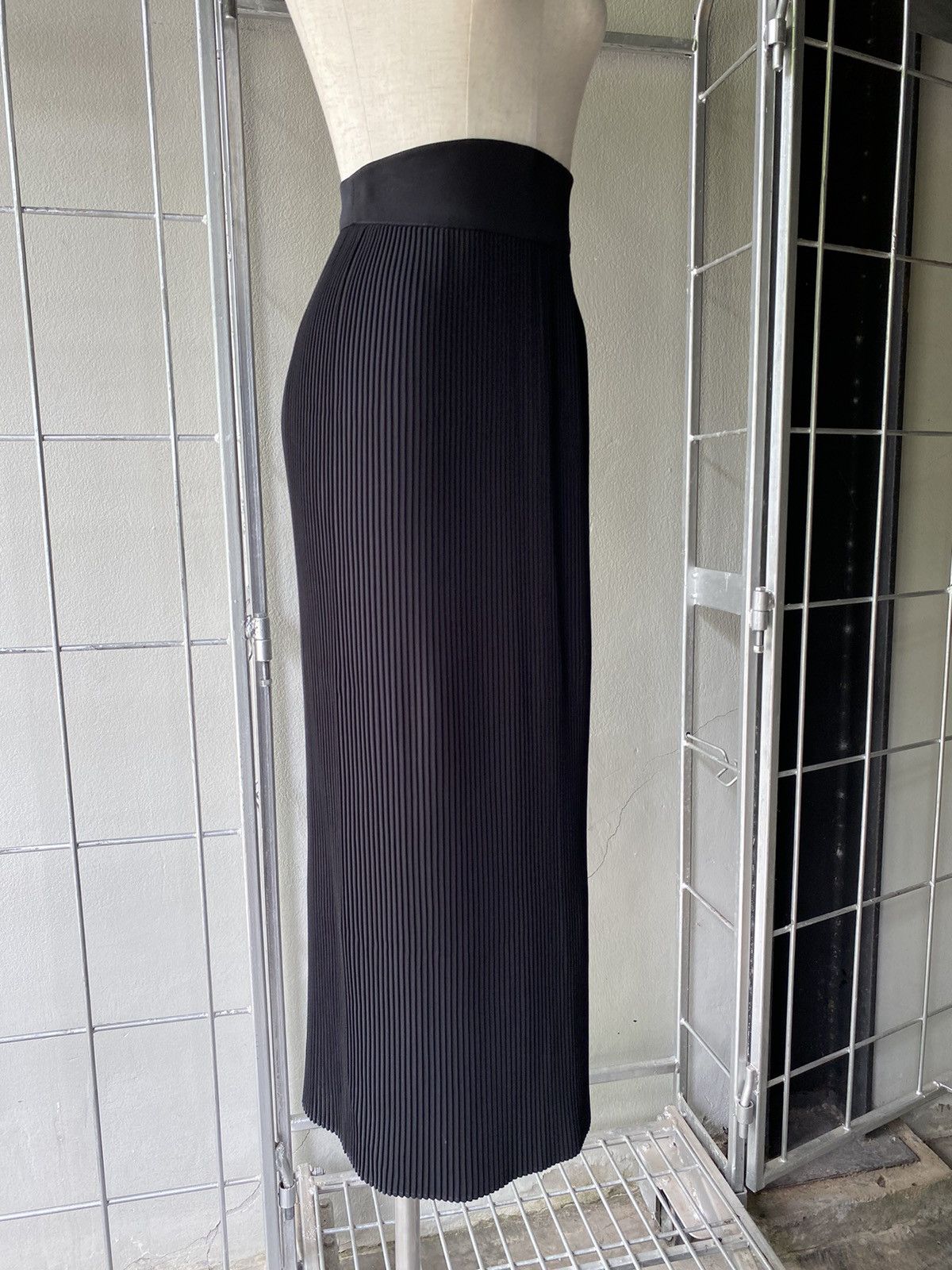 Thierry Mugler pleated black skirt