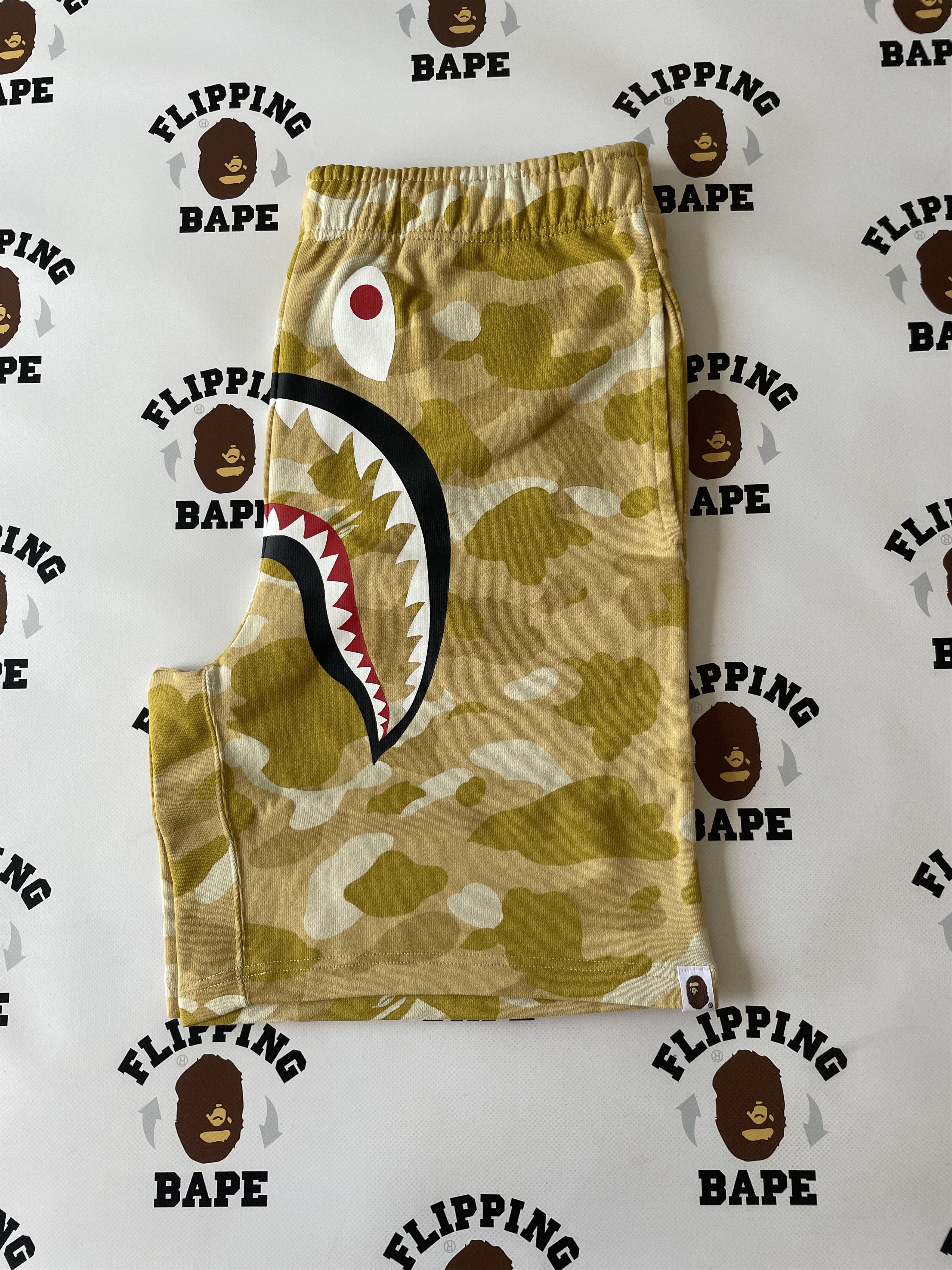 Bape BAPE COLOR CAMO SHARK SWEAT SHORTS Size US 34 / EU 50 - 10 Thumbnail