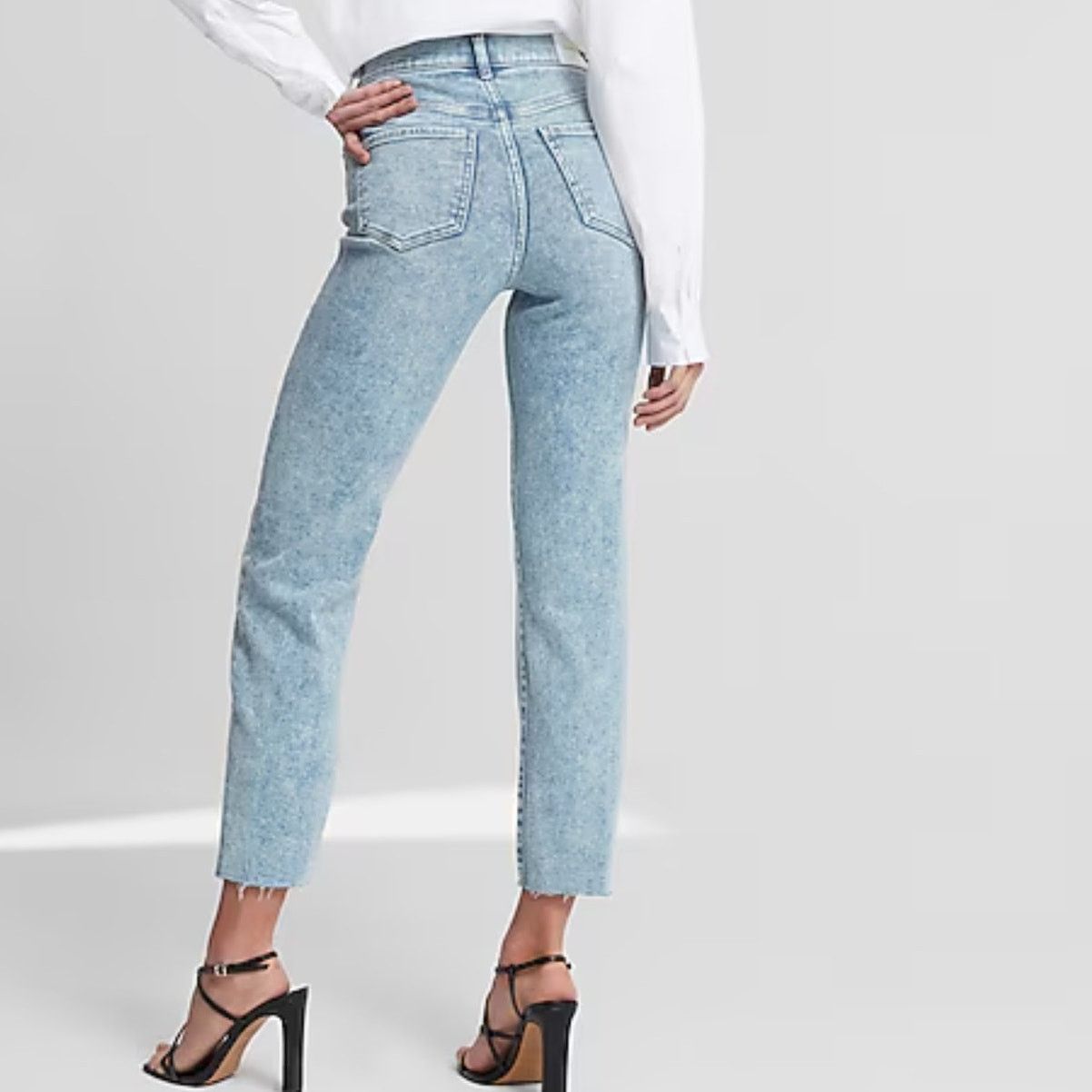 Express Express Super High Rise Mom Jean Size 10 Straight Leg Jeans Size 32" / US 10 / IT 46 - 2 Thumbnail