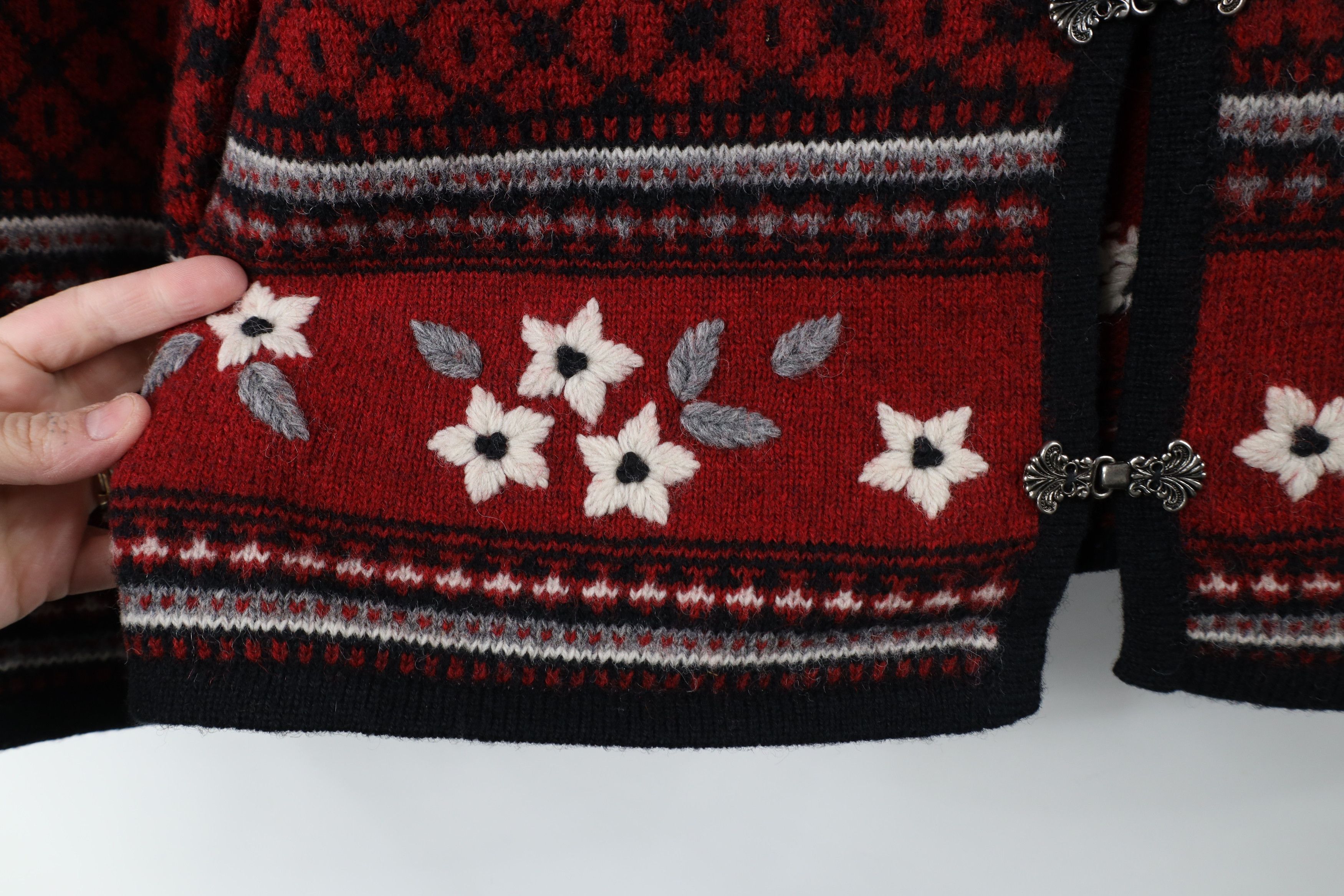 Vintage × Woolrich Woolen Mills Vintage 90s Woolrich Embroidered Knit Clasp Cardigan Sweater Size L / US 10 / IT 46 - 5 Thumbnail
