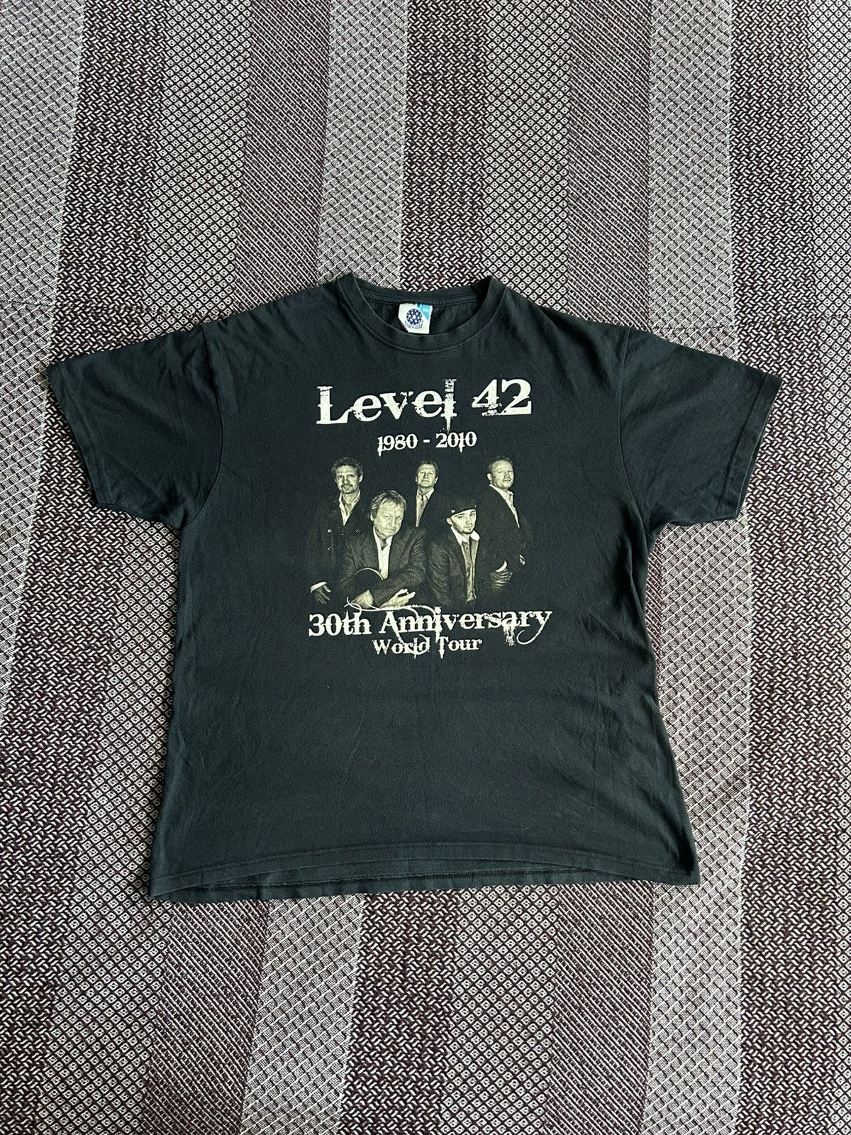 Vintage Vintage Level 42 T-shirt Merch Band Tees World Tour Unisex Size US L / EU 52-54 / 3 - 1 Thumbnail