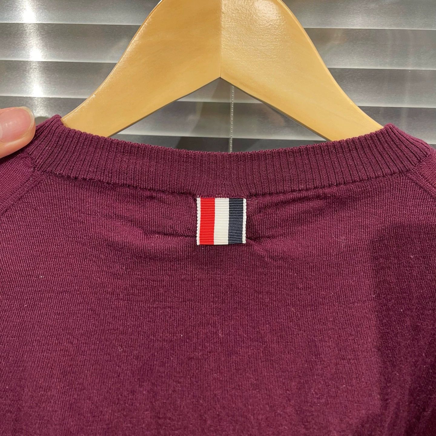 Thom Browne Thom Browne Classic 4-Stripe Knit Sweater Size 4 99 New Size S / US 4 / IT 40 - 6 Thumbnail
