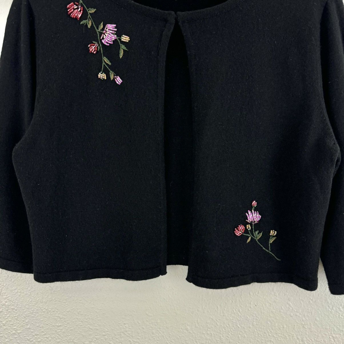 Laundry by Shelli Segal Vintage 90s Black Cashmere Wool Beaded Floral Cropped Shrug Size L / US 10 / IT 46 - 4 Thumbnail