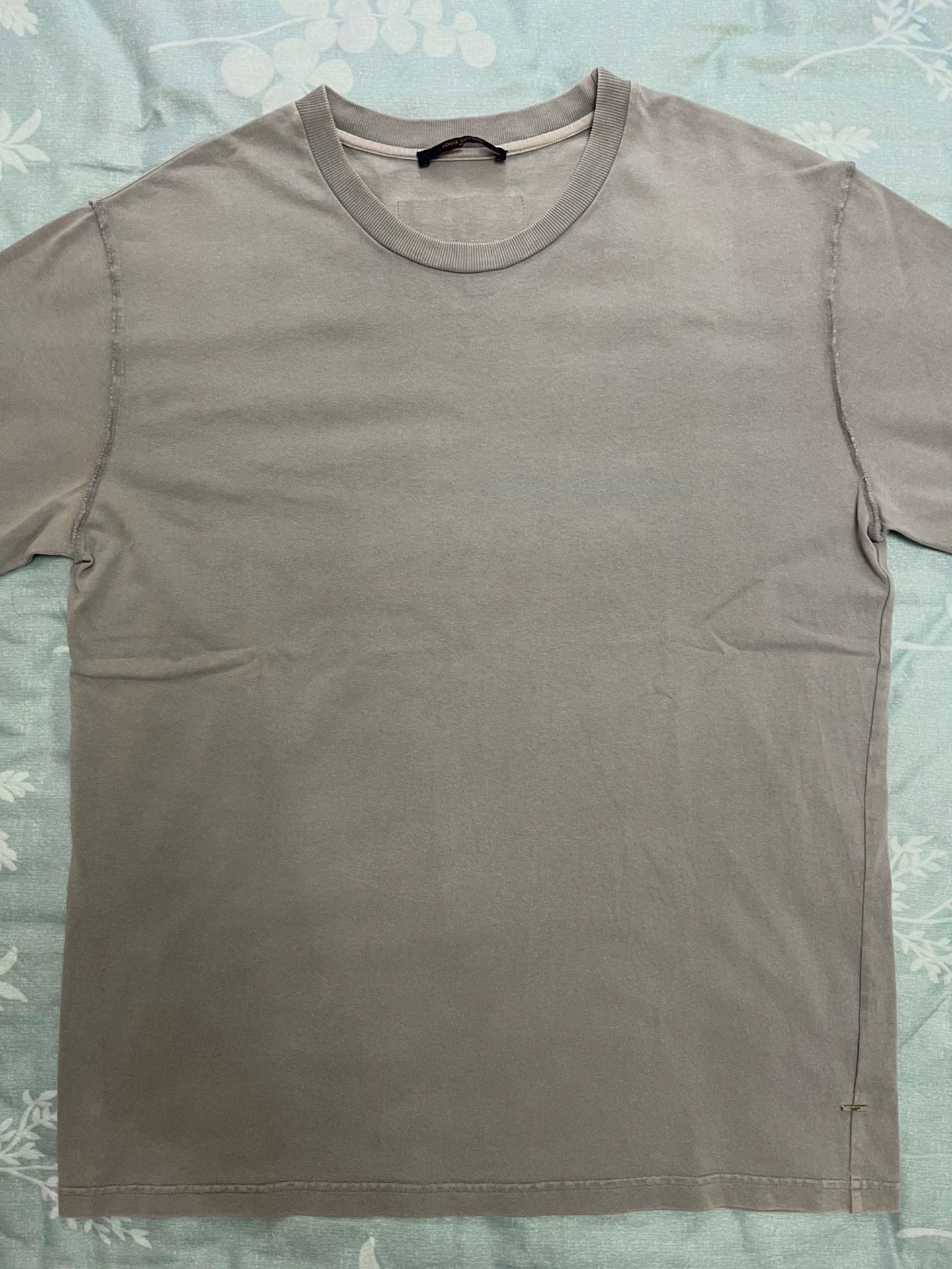 Louis Vuitton Louis Vuitton manual gray tee men's XXL Size US XXL / EU 58 / 5 - 1 Thumbnail
