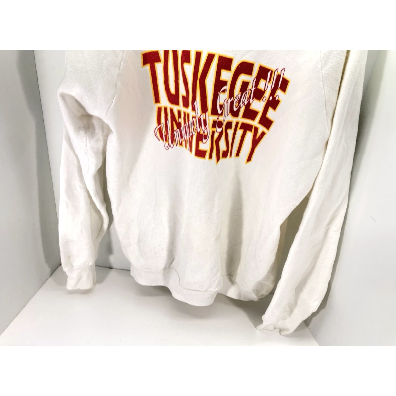 Fruit Of The Loom VINTAGE Tuskegee University Sweatshirt Men XL White Long Sleeve Pullover Crew Neck Graphic Print University Theme Mens Size US XL / EU 56 / 4 - 3 Thumbnail