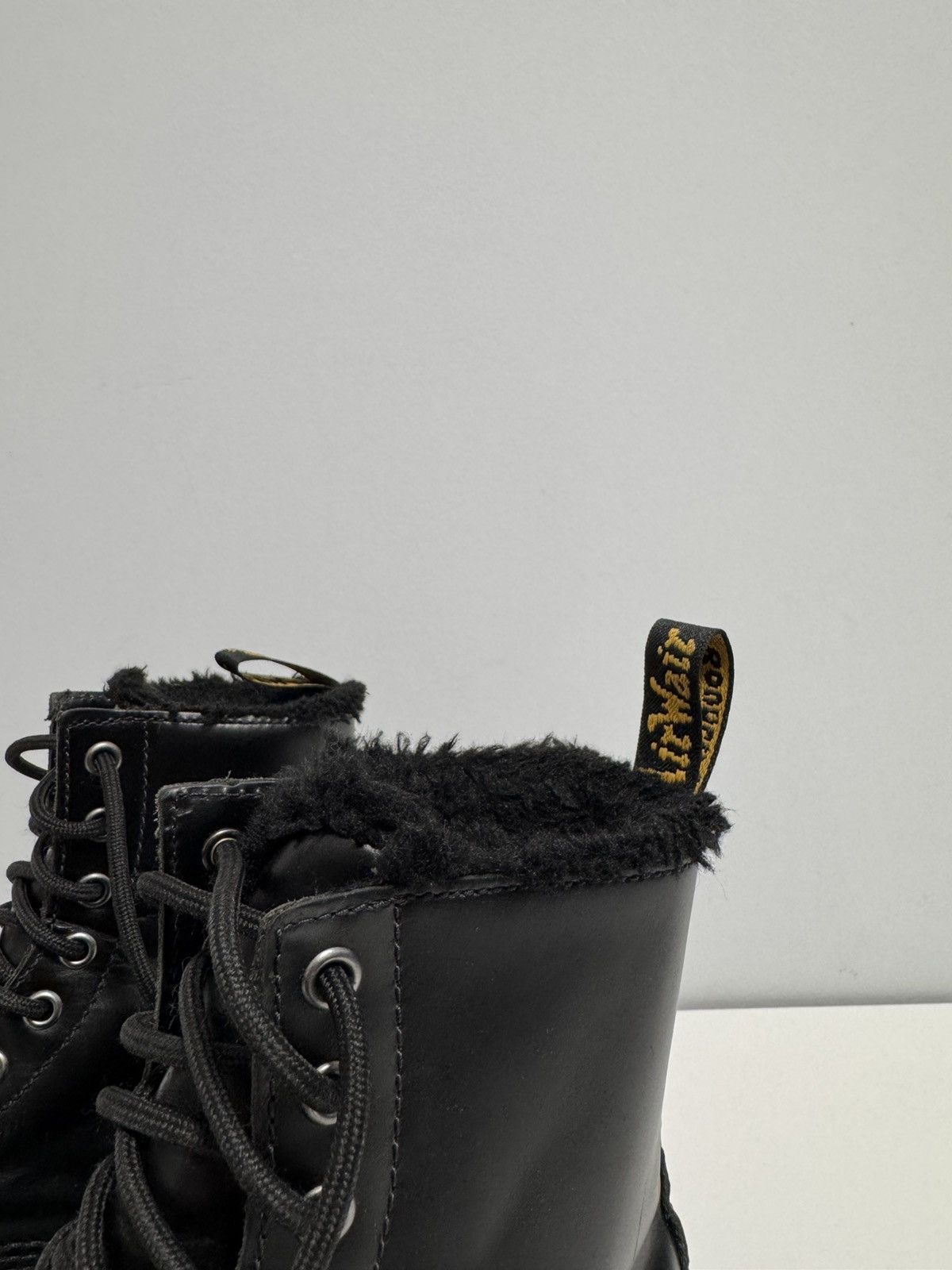 Dr. Martens Dr. Martens Black Sherpa Combs Boots Size US 7 / IT 37 - 3 Thumbnail
