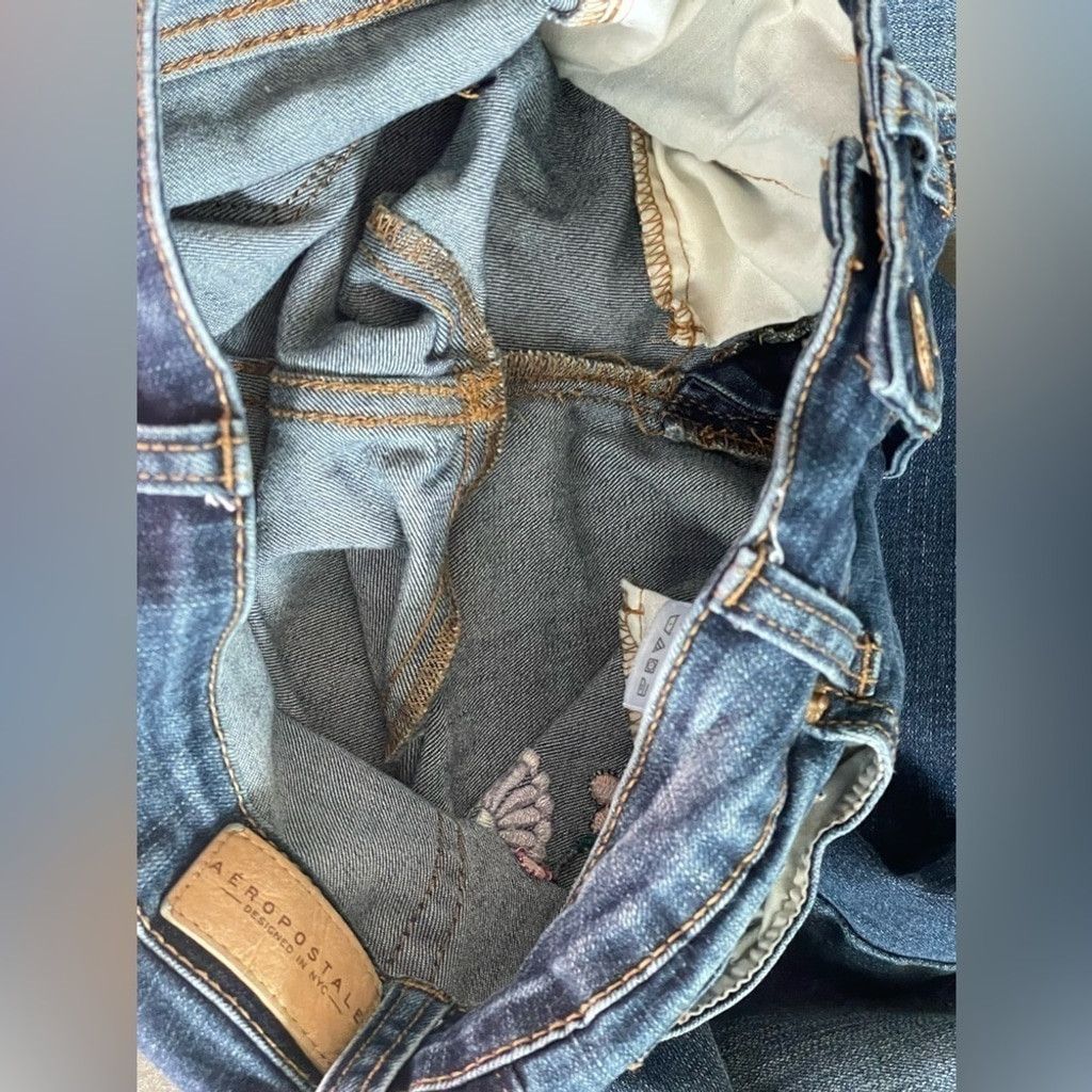 Aeropostale AEROPOSTALE Floral Embroidered Jeans Women’s Size 0. Size 25" / US 0 / IT 36 - 9 Thumbnail