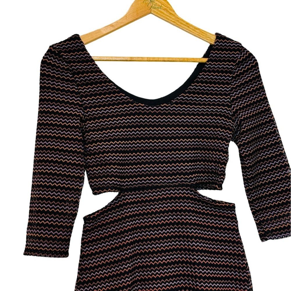 Lovers and Friends Lovers+Friends Love Connection Cutout Chevron Dress Size S / US 4 / IT 40 - 6 Thumbnail