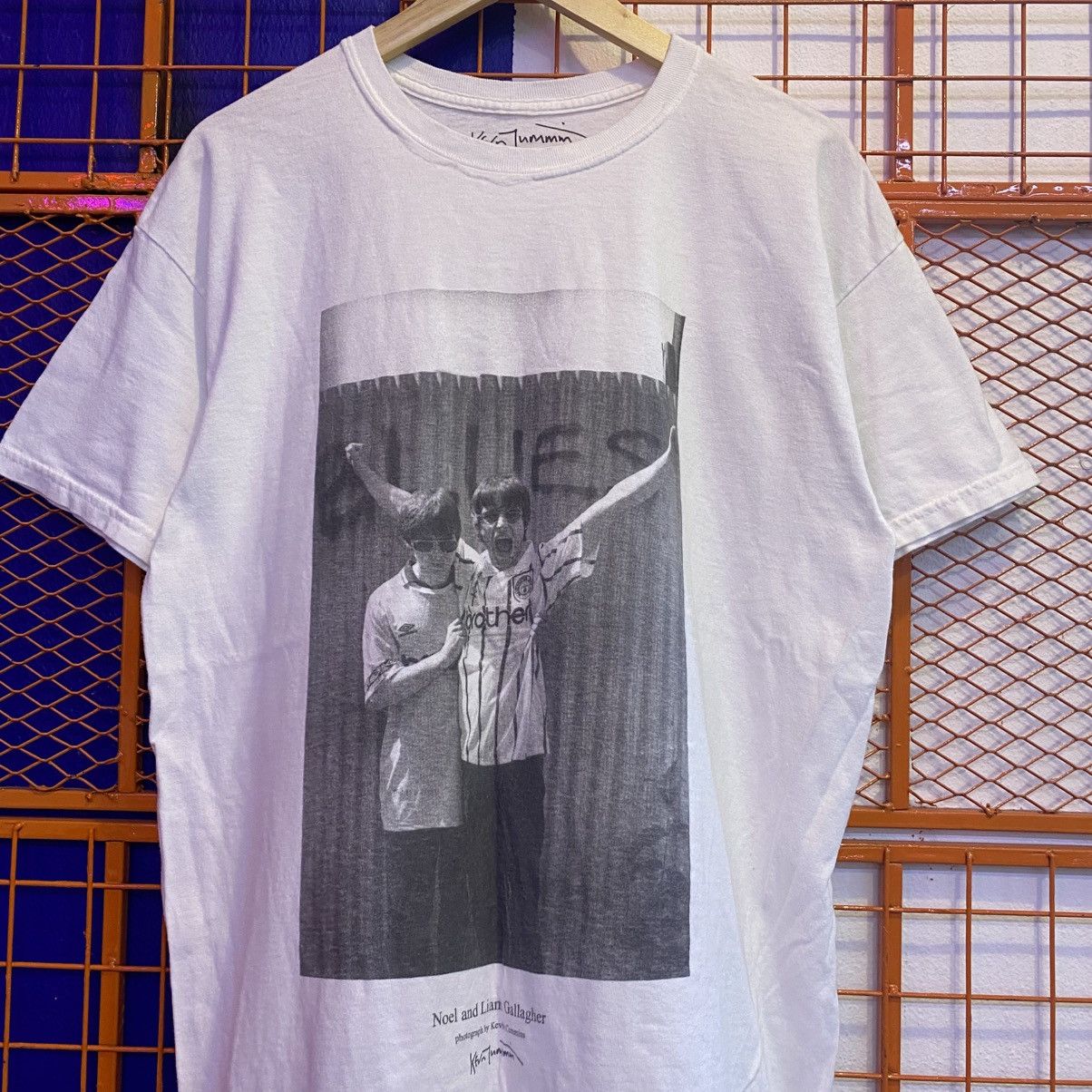 Vintage Vintage Noel Liam Gallagher Photograph Kevin Cummin Tshirt Size US L / EU 52-54 / 3 - 2 Thumbnail