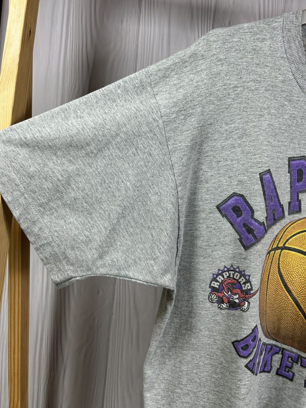 NBA Vintage 1997 Raptors Basketball NBA T-Shirt Size L Size US L / EU 52-54 / 3 - 10 Thumbnail