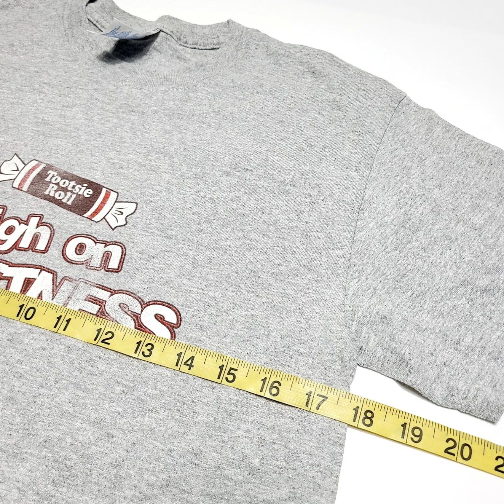 Gildan VINTAGE 00'S Tootsie Roll Graphic Promo Candy Snack T-Shirt Men’s Size S gray Cotton Blend Crew Neck Short Sleeve Retro 90s Owl Pop Mens Size US S / EU 44-46 / 1 - 5 Thumbnail