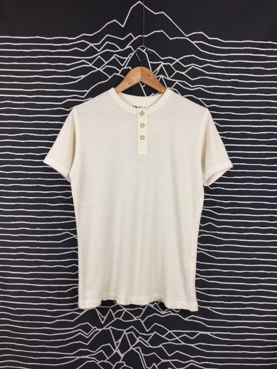 Uniqlo Authentic Original Waffle Knit Henley Neck Tee
