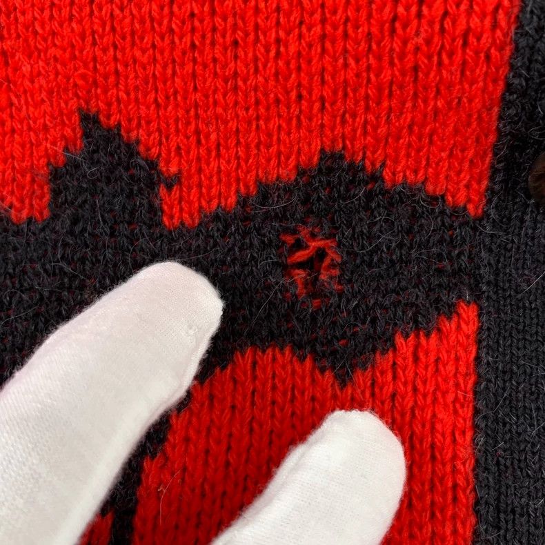Gucci Gucci Red bat full-printed wool V-neck long-sleeved knitted Size US M / EU 48-50 / 2 - 9 Thumbnail