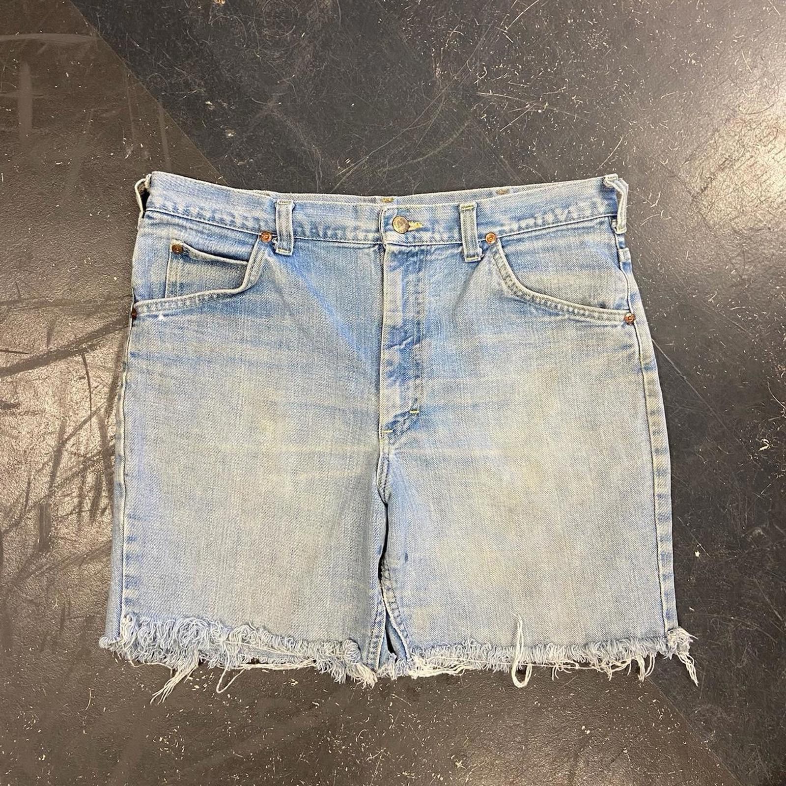 Lee Vintage Distressed Lee Cuttoff Jorts Size US 34 / EU 50 - 1 Thumbnail