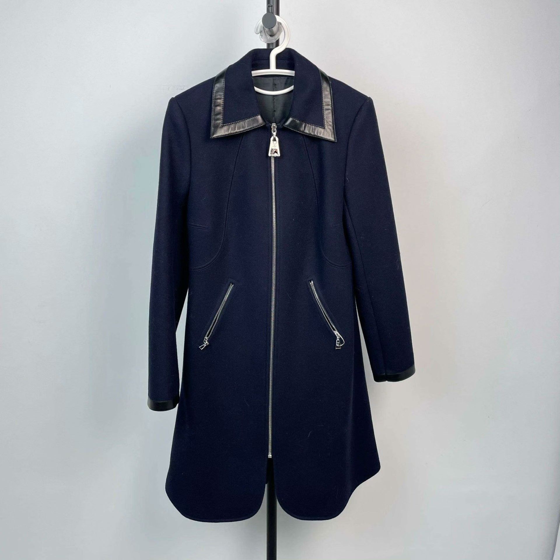 Louis Vuitton Louis Vuitton Wool Blue Coat XS Women Size XS / US 0-2 / IT 36-38 - 1 Thumbnail