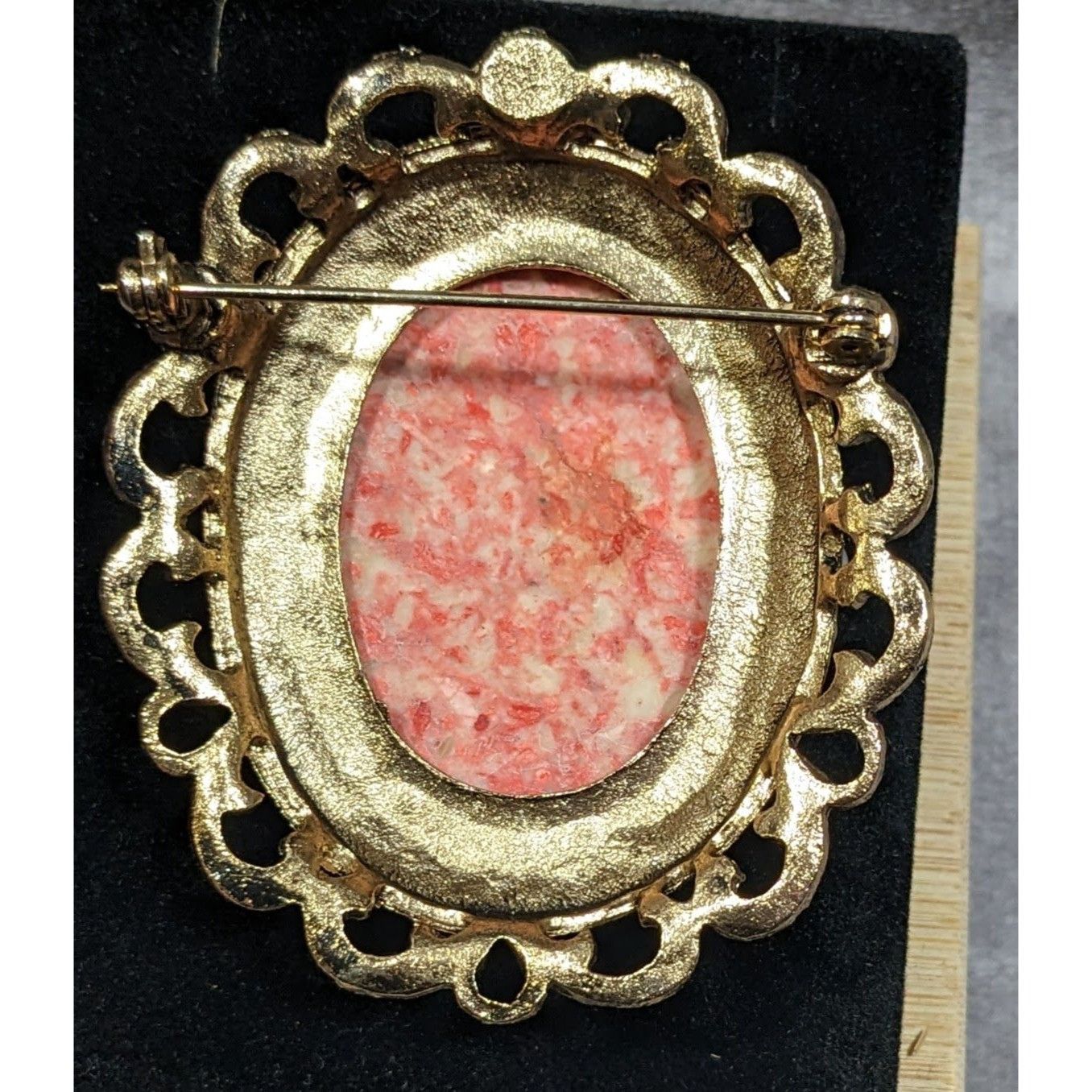 Other Vintage Victorian Style Gold Tone With Pink/White Agate Broo Size ONE SIZE - 4 Thumbnail