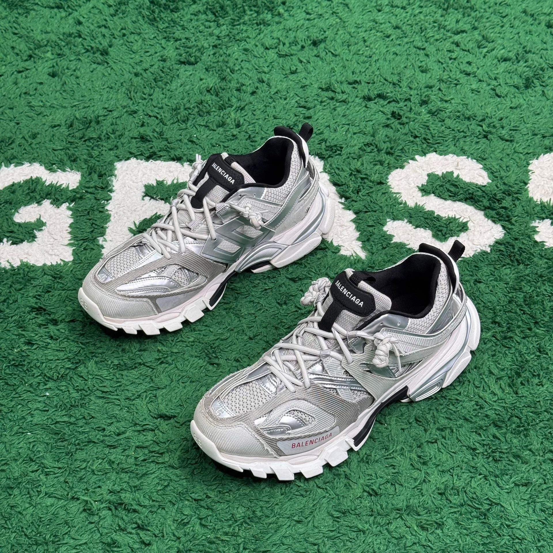 Balenciaga Balenciaga Silver Lowtop Sneakers 12 Men Size US 12 / EU 45 - 1 Thumbnail