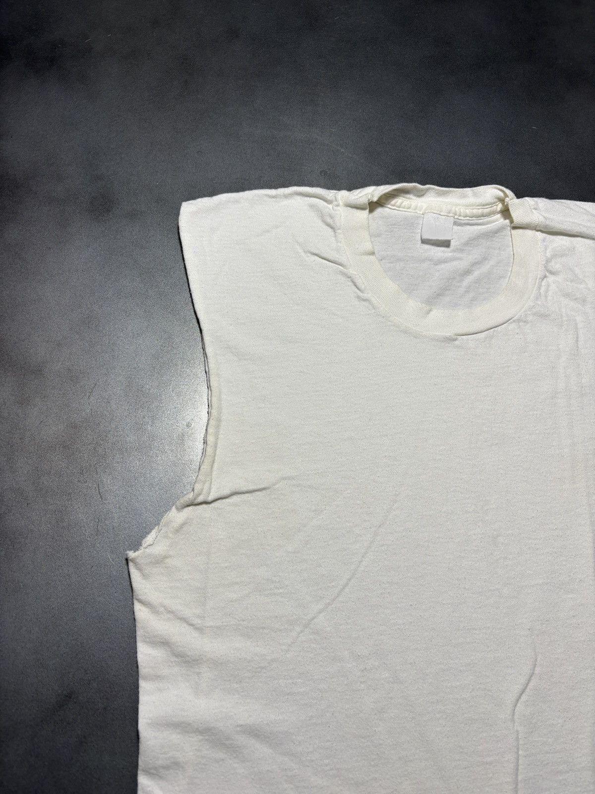 Vintage Vintage Sleeveless Tee Blank Tank Top Thrashed 90s 80s Work Size US M / EU 48-50 / 2 - 10 Thumbnail