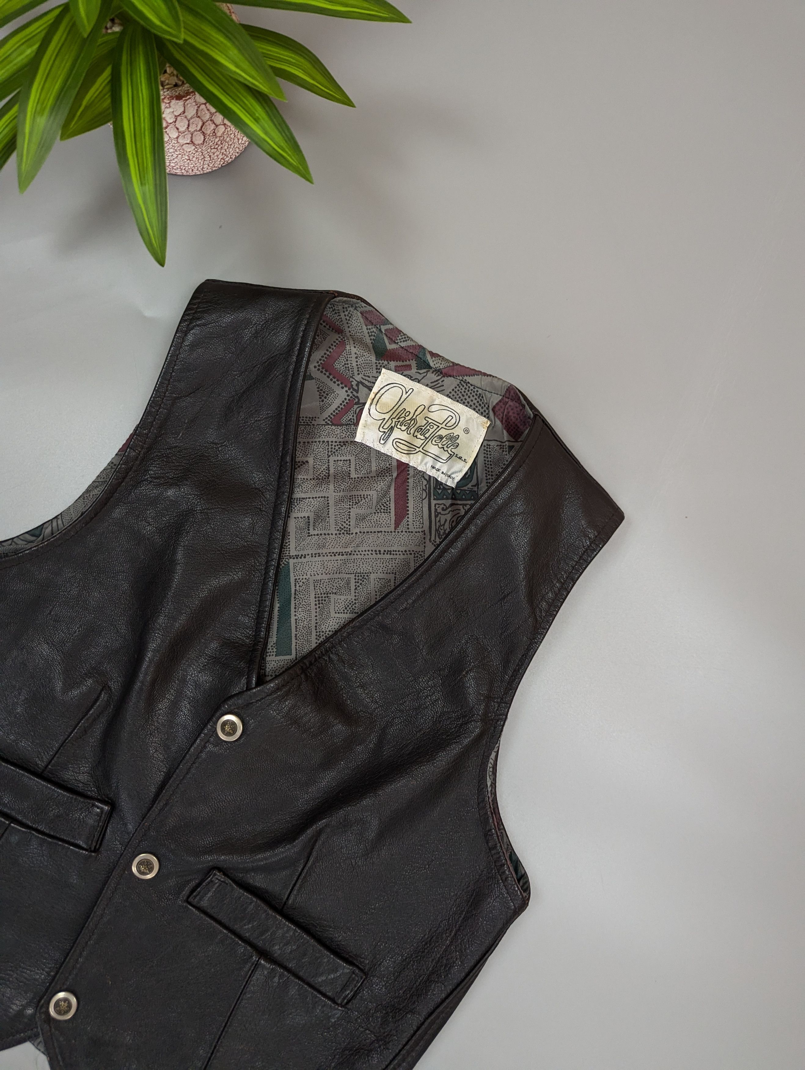 Vintage Italian Leather Biker Vest Womens Dark Brown Indie Sleaze Size XS / US 0-2 / IT 36-38 - 3 Thumbnail