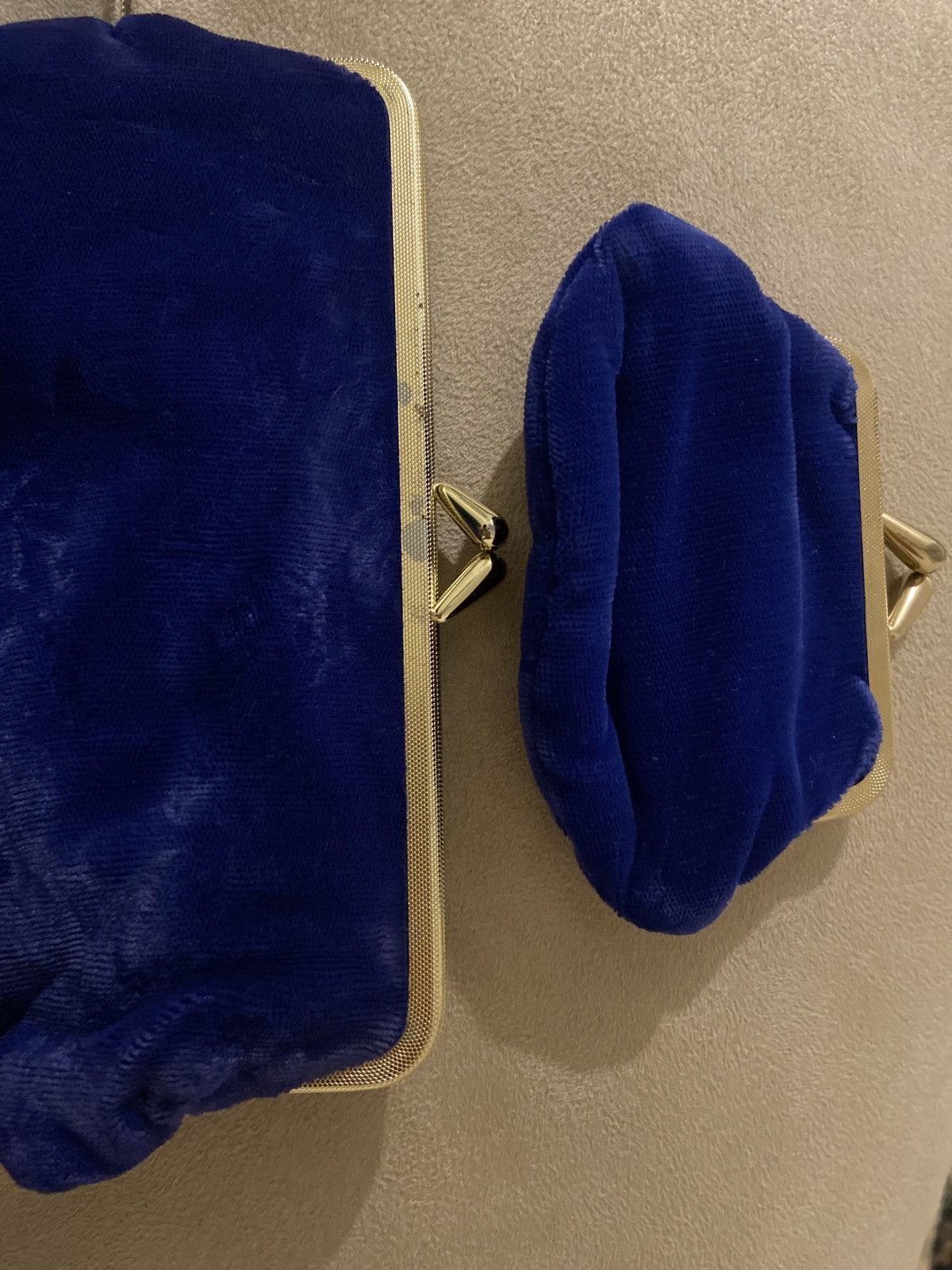 Vintage Beautiful Lady's wallet coin Broaches - velvet royal blue Size ONE SIZE - 7 Thumbnail