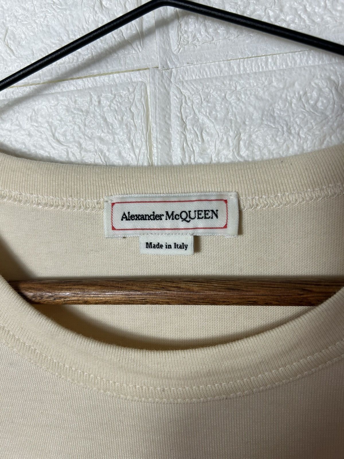 Alexander McQueen ALEXANDER MCQUEEN FLOCKED SKULL LOGO T-SHIRT Size US S / EU 44-46 / 1 - 6 Thumbnail