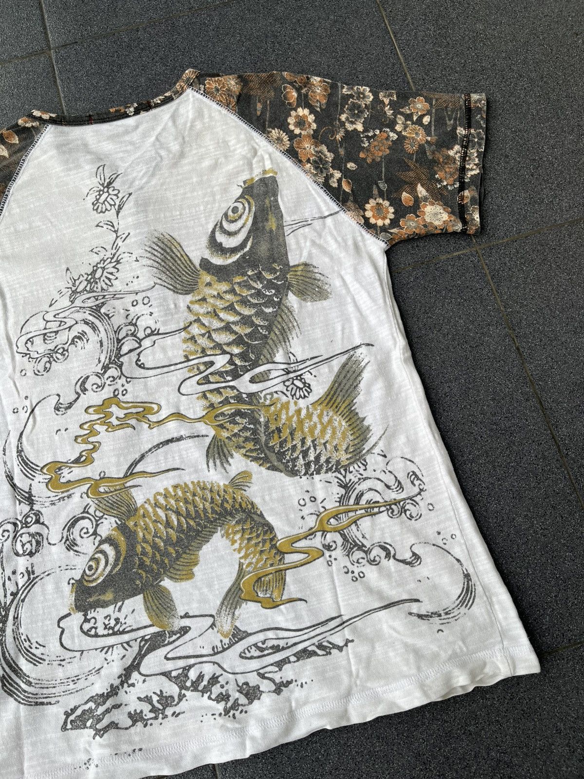 Japanese Brand 🇯🇵Vintage japanese tradisional koi sukajan t-shirt Size US XL / EU 56 / 4 - 7 Thumbnail