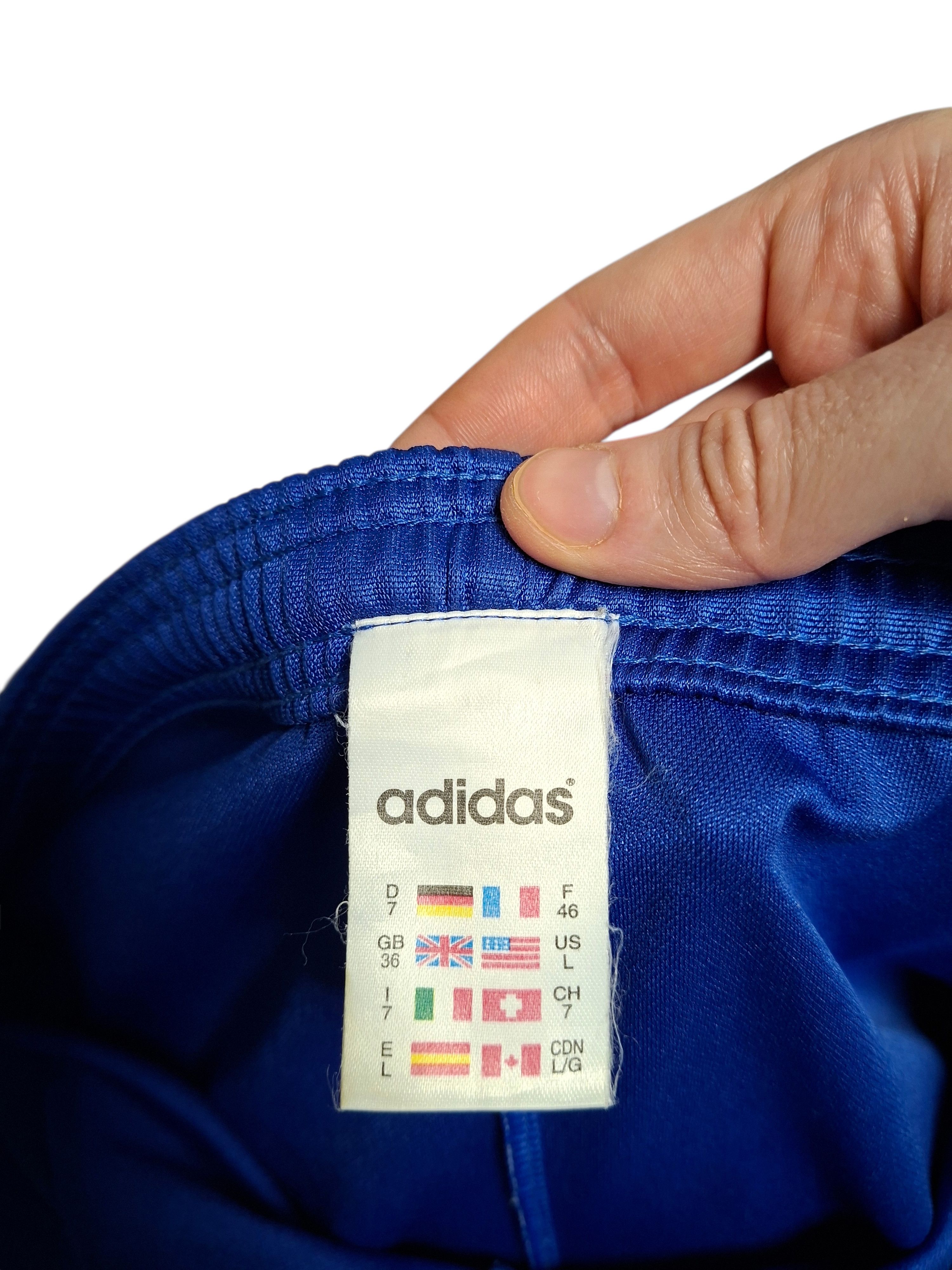 Adidas BAYERN MUNICH ADIDAS VINTAGE MADE IN ENGLAND SOCCER SHORTS Size US 34 / EU 50 - 3 Thumbnail