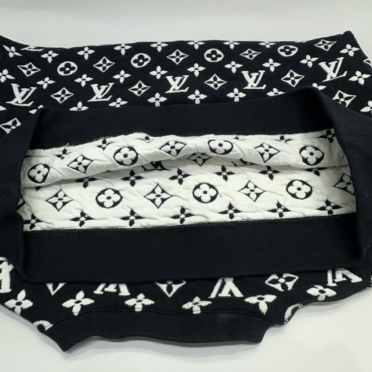 Louis Vuitton Louis Vuitton Full Monogram Jacquard Crewneck sweatshirt Size US XS / EU 42 / 0 - 6 Thumbnail