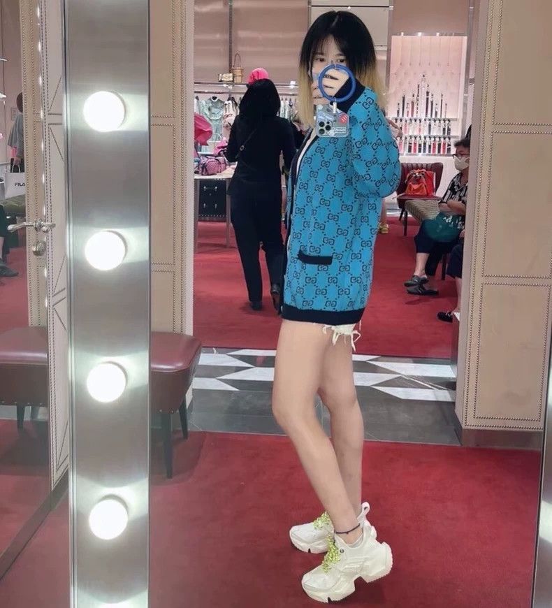 Gucci Gucci Blue logo old flower full printed wool V-neck long-sl Size US S / EU 44-46 / 1 - 9 Thumbnail