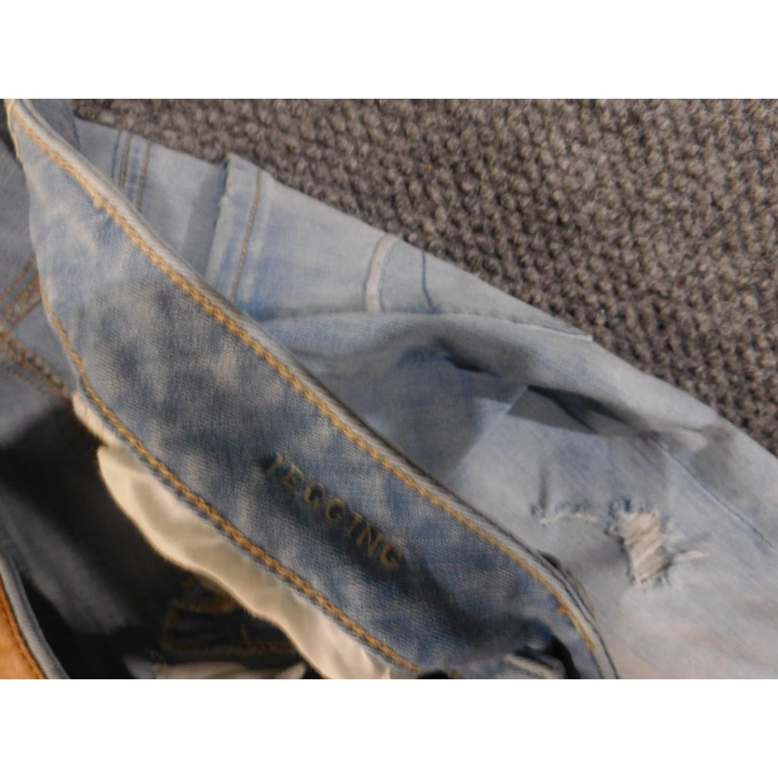 American Eagle Outfitters American Eagle Jeans Womens 6 Light Wash Jegging Distressed Ripped Super Stretch Size 28" / US 6 / IT 42 - 6 Thumbnail
