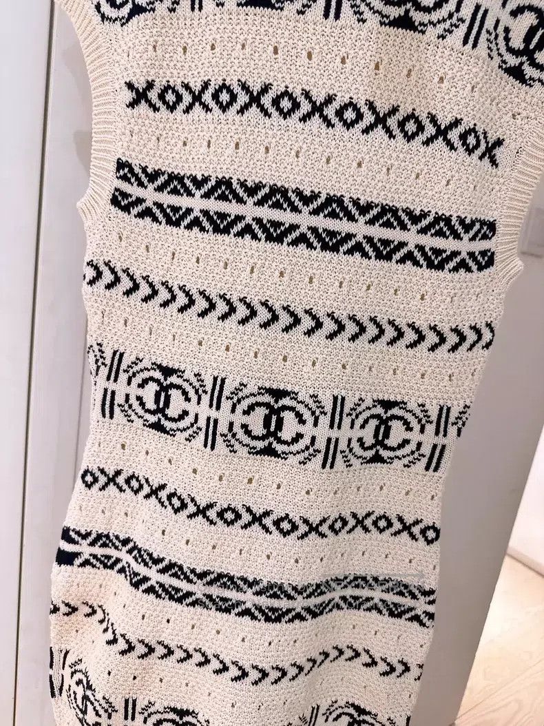 Chanel Chanel Large logo knitted dress Size XS / US 0-2 / IT 36-38 - 5 Thumbnail