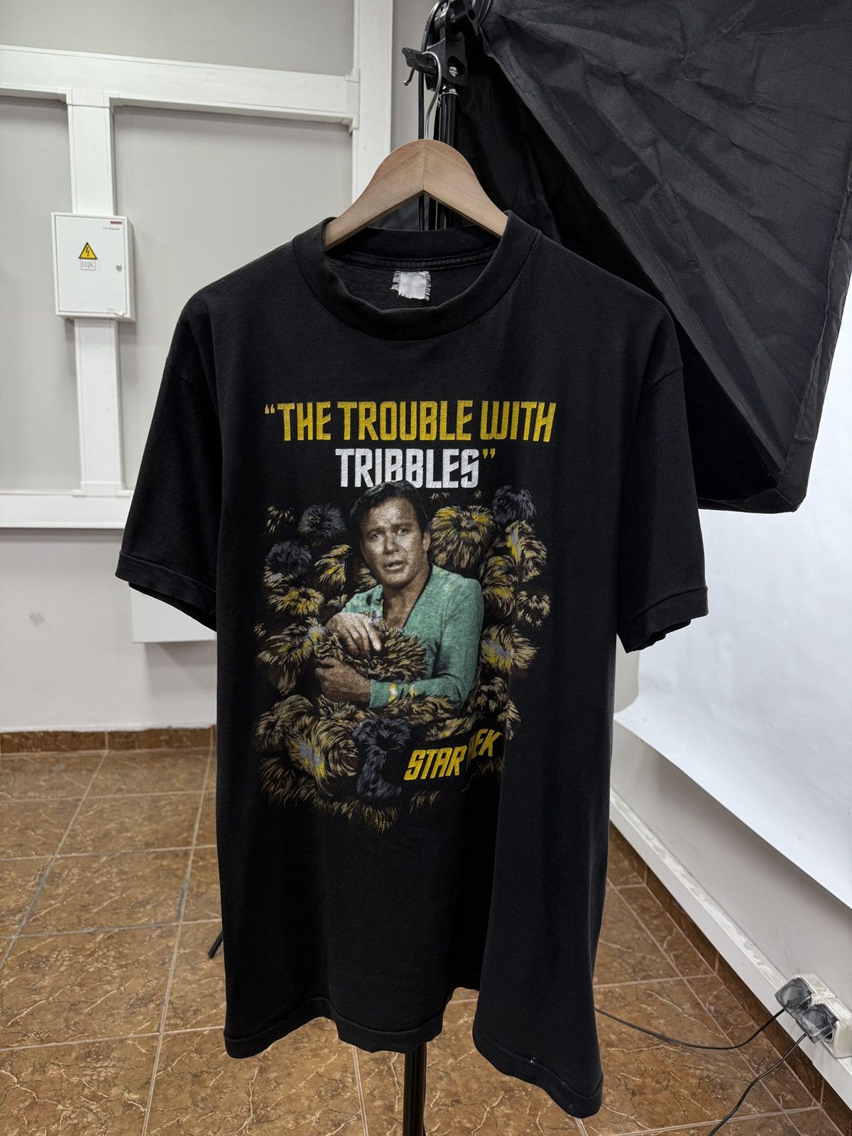 Star Wars 🇺🇸 Vtg 1993 Star Trek The Trouble With Tribbles Captain Kirk Size US XL / EU 56 / 4 - 1 Thumbnail