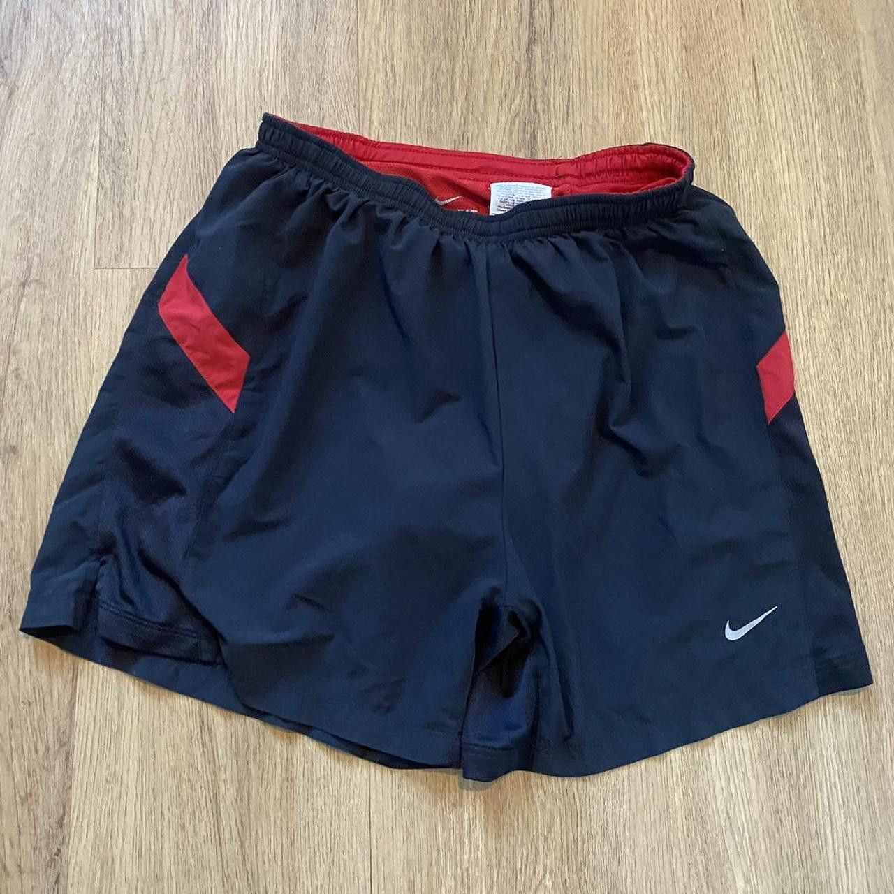 Nike Nike black and red running shorts Streetwear Size US S / EU 44-46 / 1 - 1 Thumbnail