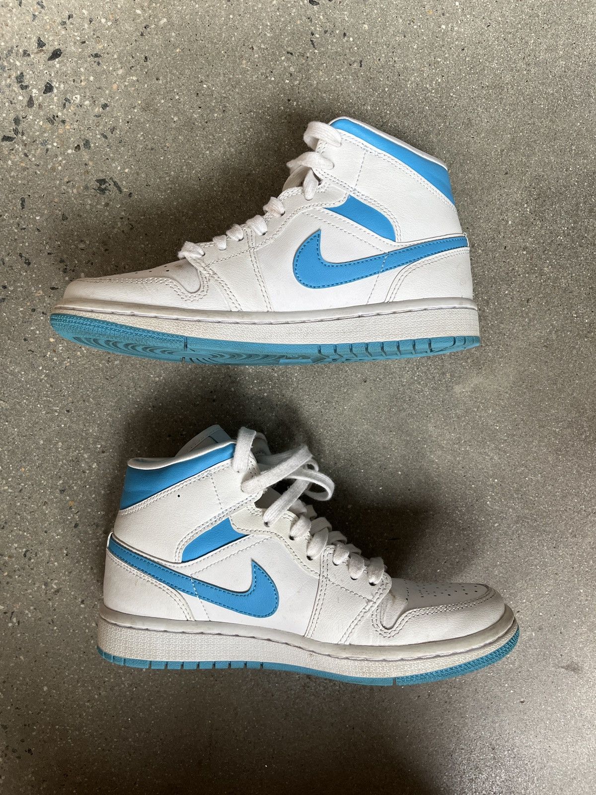 Jordan Brand × Nike Air Jordan 1 Mid UNC Women’s Size US 6 / IT 36 - 2 Thumbnail