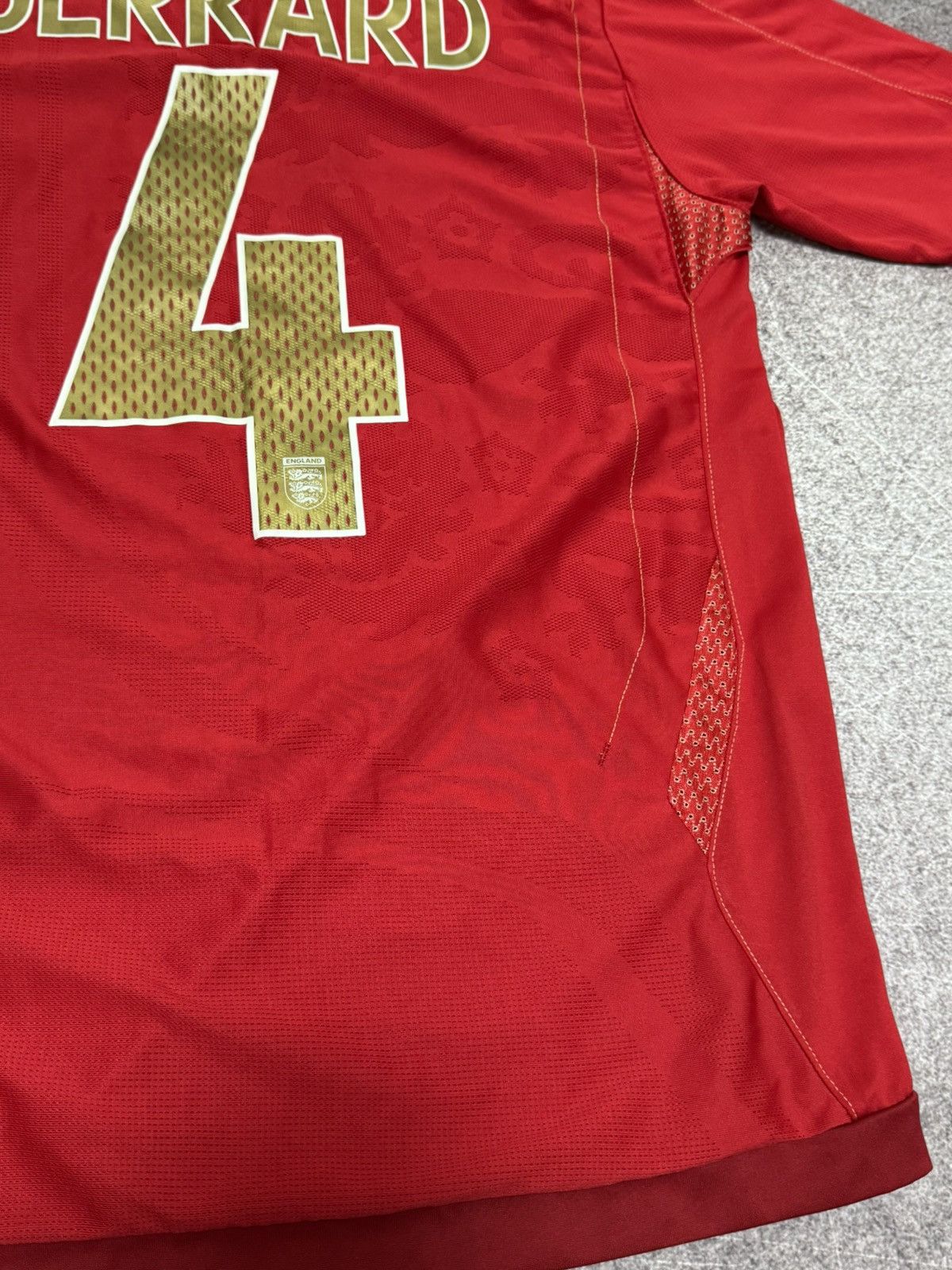 Umbro Steven Gerrard #4 England Soccer 2006 Team Umbro Jersey Size US M / EU 48-50 / 2 - 16 Thumbnail
